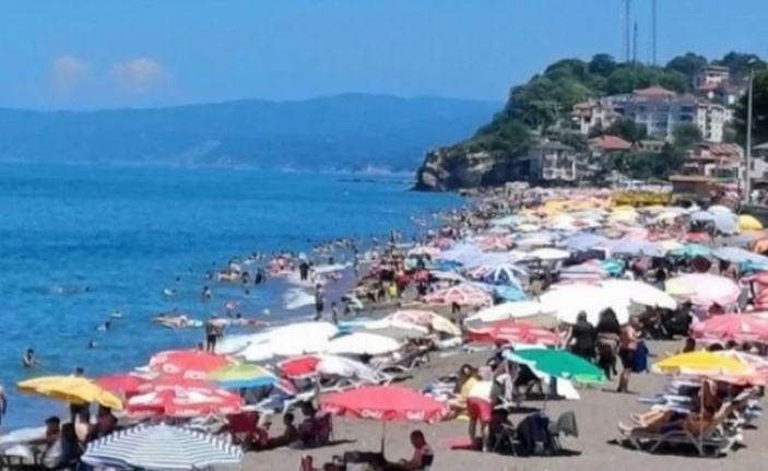 Akçakoca sahilinde bayram yoğunluğu