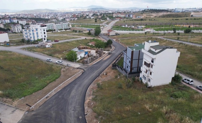 Çayırova Millet Bahçesi’nin çevre yolları asfaltlanıyor