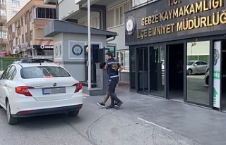 Kendini polis olarak tanıtan dolandırıcı, yakalandı