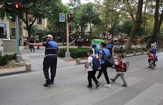 Büyükşehir Zabıtası görevde okul önleri güvende